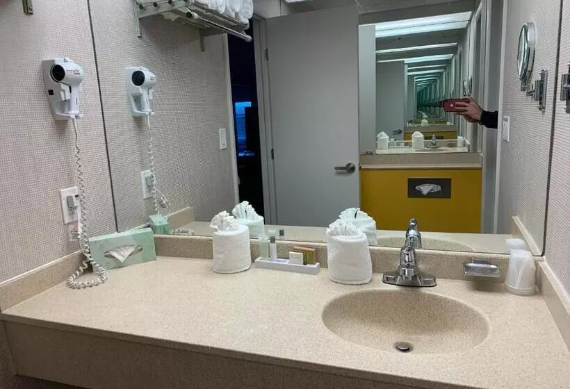 スタンダードスタジオ, Split Rock Resort
