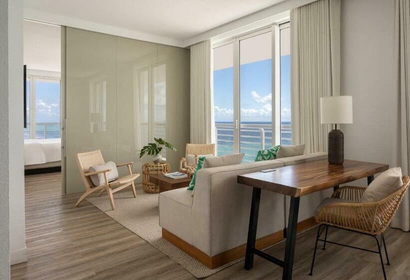 带大床的套房, The Westin Fort Lauderdale Beach Resort