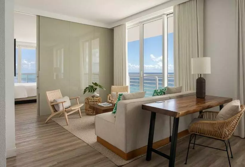 キングサイズベッドのスイートルーム, The Westin Fort Lauderdale Beach Resort
