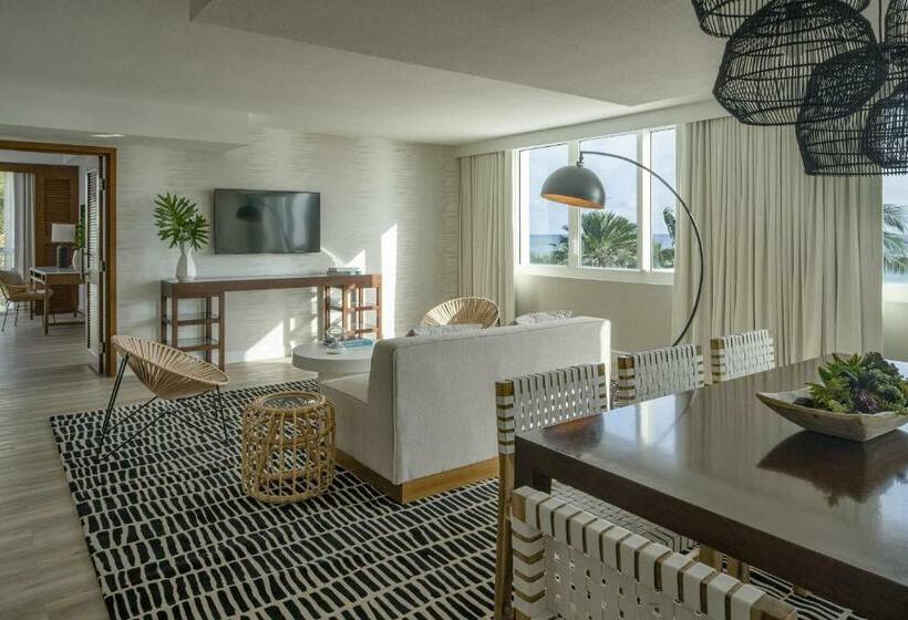 带大床的套房, The Westin Fort Lauderdale Beach Resort