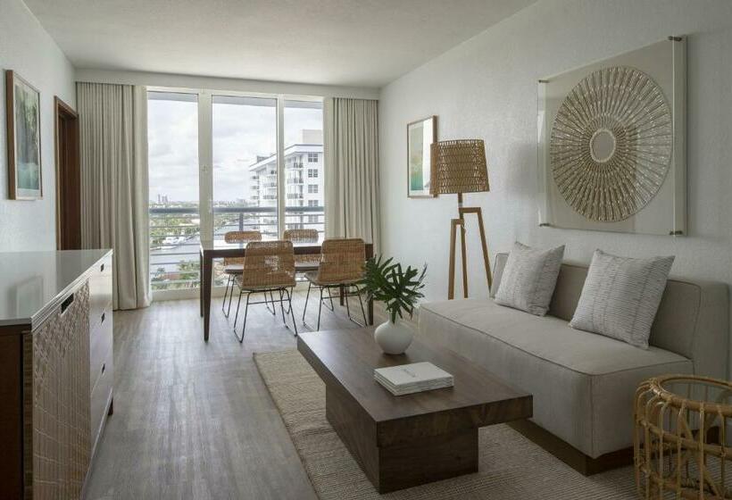 带大床的套房, The Westin Fort Lauderdale Beach Resort