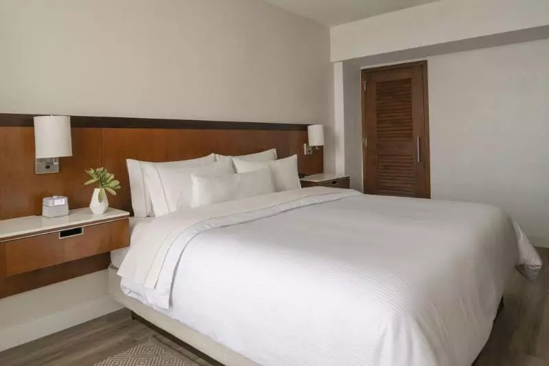 キングサイズベッドのスタンダードルーム, The Westin Fort Lauderdale Beach Resort
