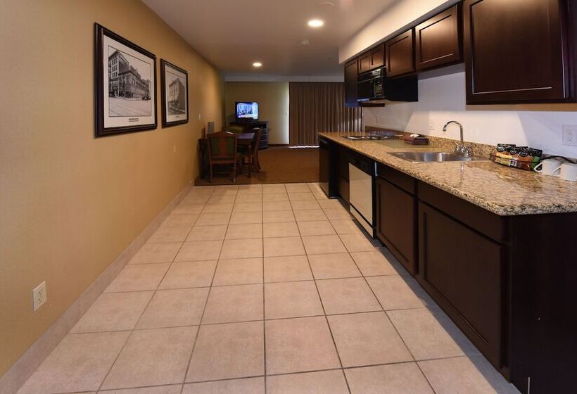 جناح مزوَّد بشرفة, Best Western Plus Ahtanum Inn