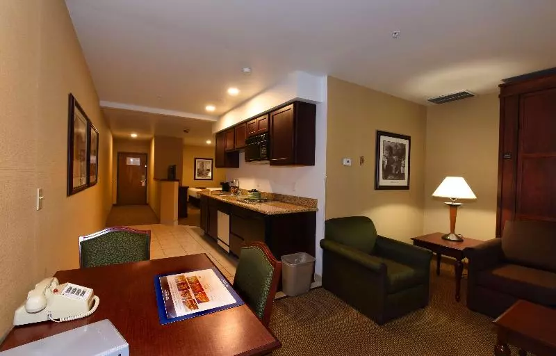 クイーンサイズベッドのスイートルーム, Best Western Plus Ahtanum Inn