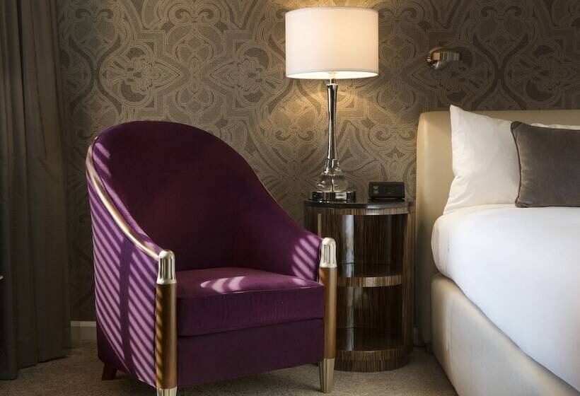 غرفه قياسيه سريرين مزدوجين, De Anza