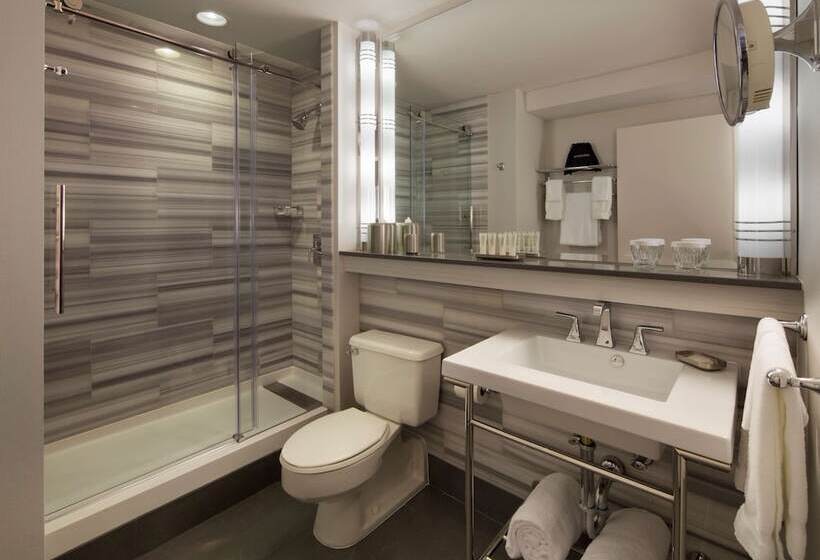 غرفة ديلوكس, De Anza