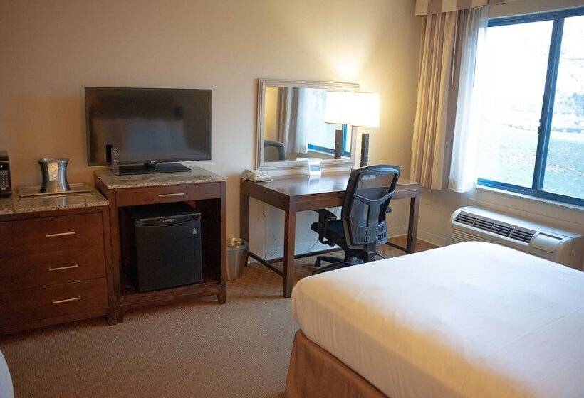 חדר סטנדרט שתי מיטות זוגיות, Delta Hotels By Marriott Toledo