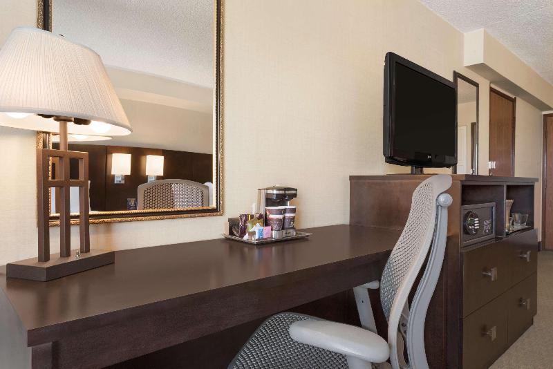 Стандартный Номер Кровать Кинг, Doubletree By Hilton Hotel Wichita Airport
