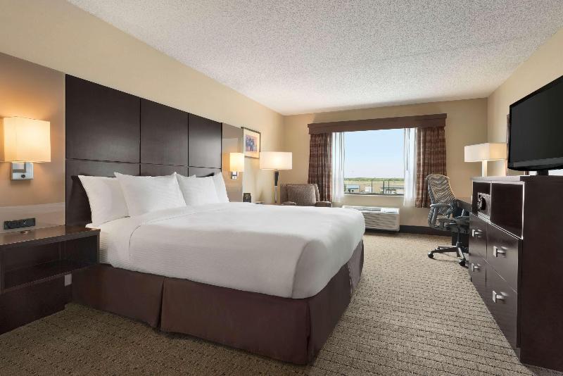 キングサイズベッドのスタンダードルーム, Doubletree By Hilton Hotel Wichita Airport