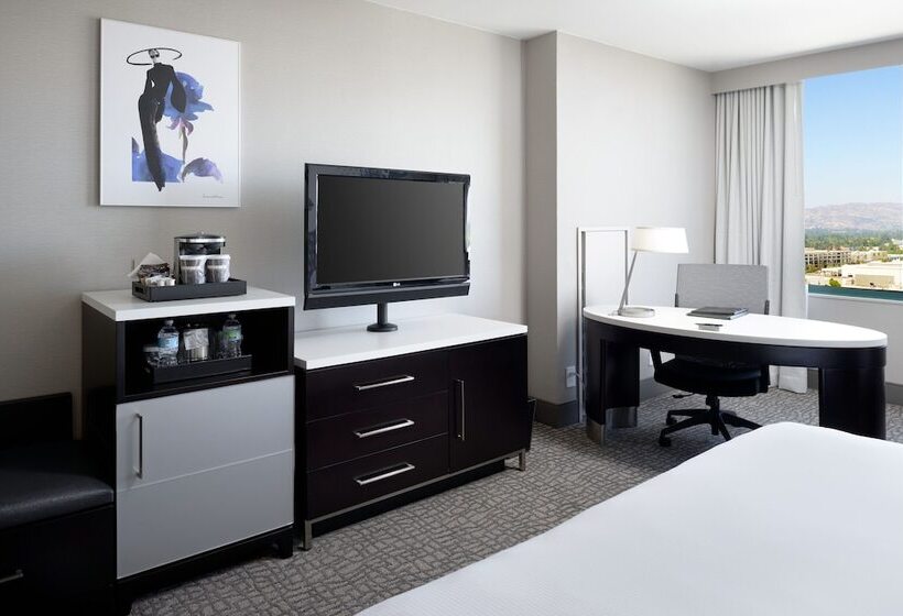 스탠다드 룸 더블 침대, Hilton Woodland Hills / Los Angeles