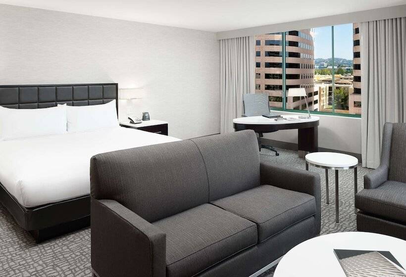 스탠다드 룸 더블 침대, Hilton Woodland Hills / Los Angeles