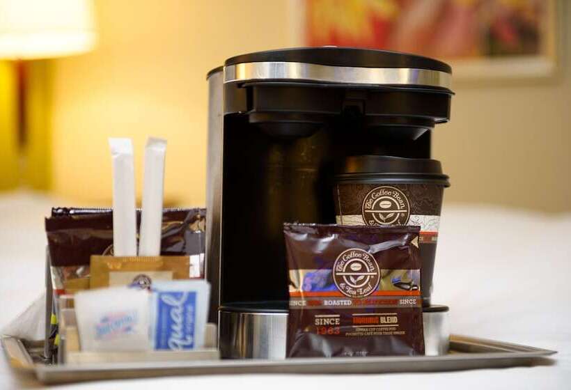 장애인을 위한 킹사이즈 침대 스탠다드 룸, Hilton Woodland Hills / Los Angeles