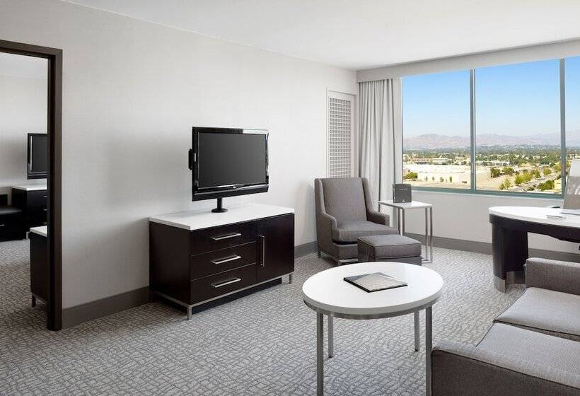 جناح بريميوم, Hilton Woodland Hills / Los Angeles