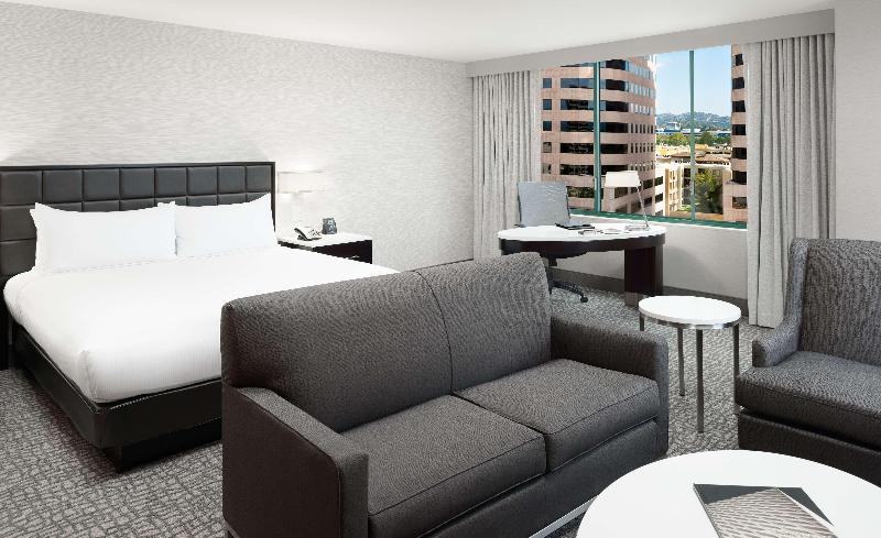 غرفة قياسية سرير كينج, Hilton Woodland Hills / Los Angeles