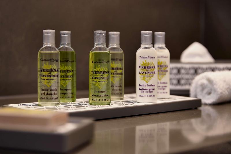 غرفة قياسية سرير كينج, Hilton Woodland Hills / Los Angeles