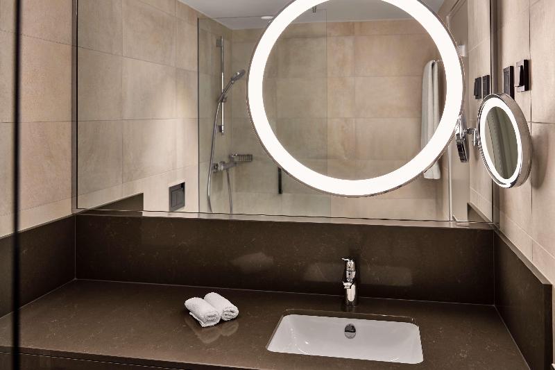 غرفة قياسية سرير كينج, Hilton Woodland Hills / Los Angeles