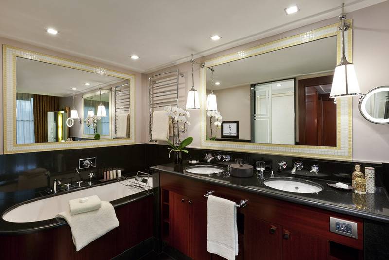 غرفة قياسية سرير كينج لذوى الإحتياجات الخاصة, Hilton Woodland Hills / Los Angeles