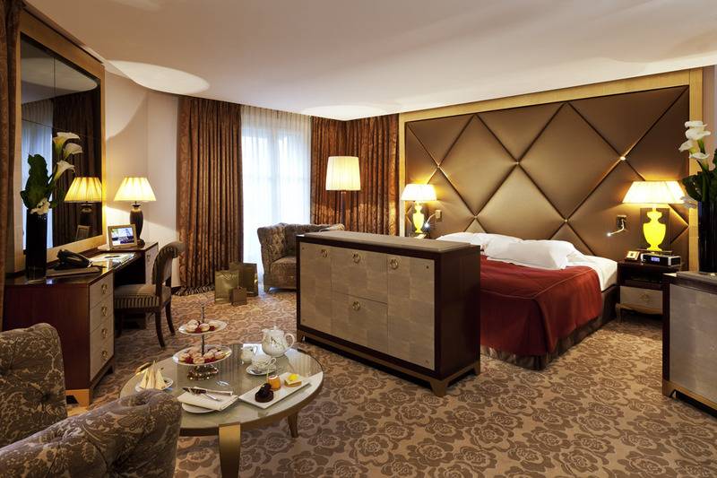 장애인을 위한 킹사이즈 침대 스탠다드 룸, Hilton Woodland Hills / Los Angeles