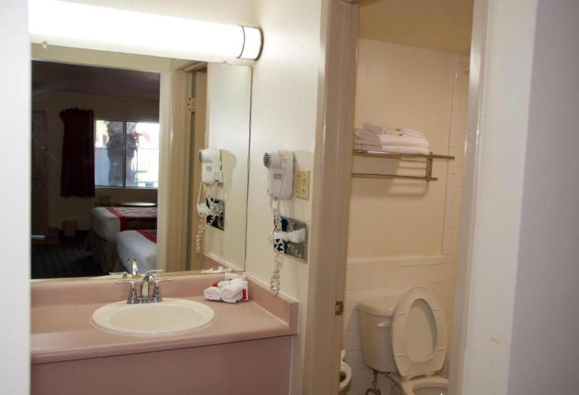 غرفة قياسية سرير كينج لذوى الإحتياجات الخاصة, Ramada By Wyndham Yuma