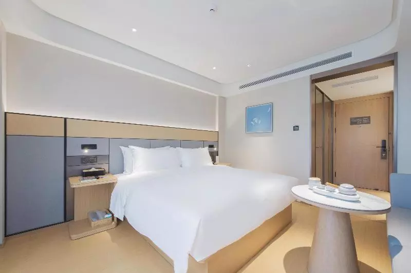 キングサイズベッドのスタンダードルーム, Rodeway Inn & Suites Corona