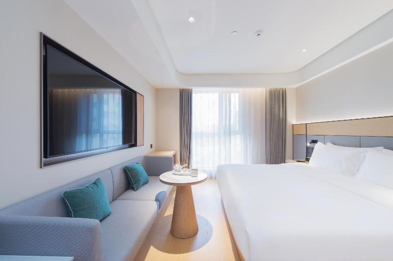 스탠다드 룸 킹사이즈 침대, Rodeway Inn & Suites Corona