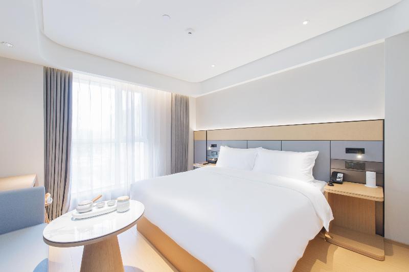 스탠다드 룸 킹사이즈 침대, Rodeway Inn & Suites Corona