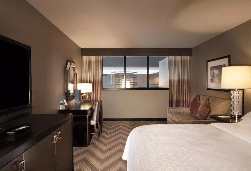 キングサイズベッドのスタンダードルーム, Sheraton Bucks County Langhorne
