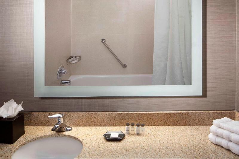 Стандартный Номер Кровать Кинг, Sheraton Bucks County Langhorne