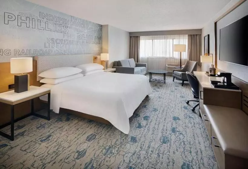 キングサイズベッドのクラブルーム, Sheraton Philadelphia Downtown