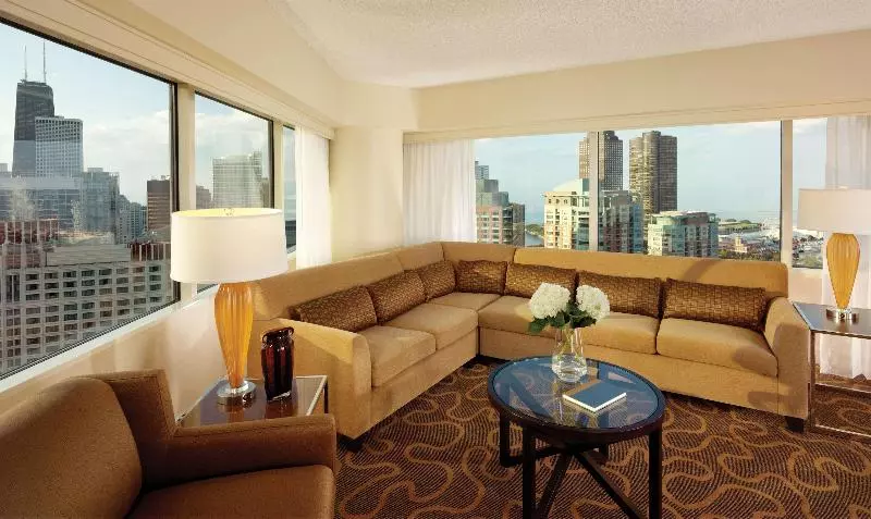 キングサイズベッドのスイートルーム, Swissôtel Chicago