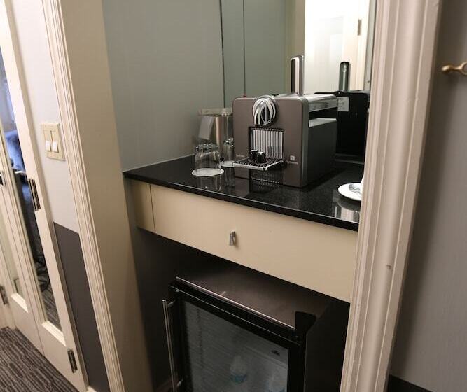 חדר סופריור, The Normandy