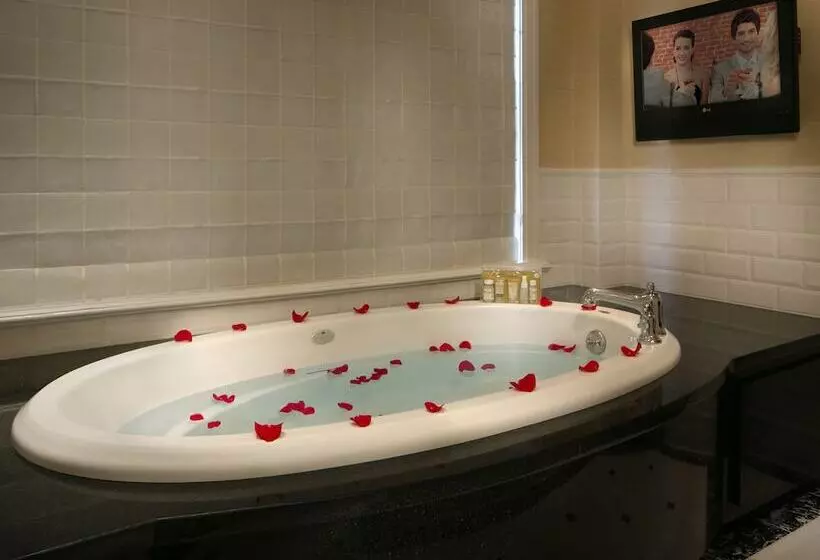 سوئیت پریمیوم, The Raphael Hotel, Autograph Collection