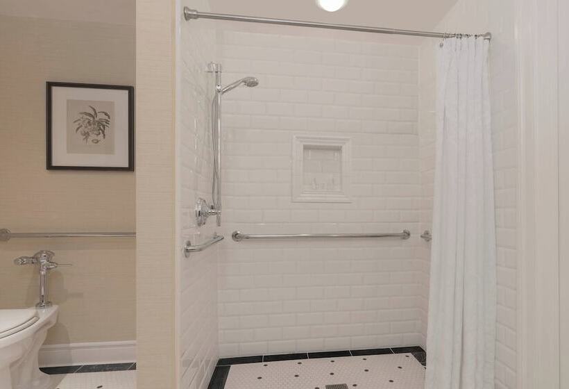 جناح بريميوم, The Raphael Hotel, Autograph Collection