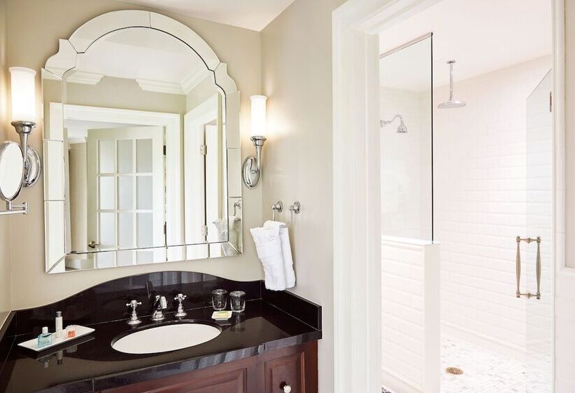 جناح بريميوم, The Raphael Hotel, Autograph Collection