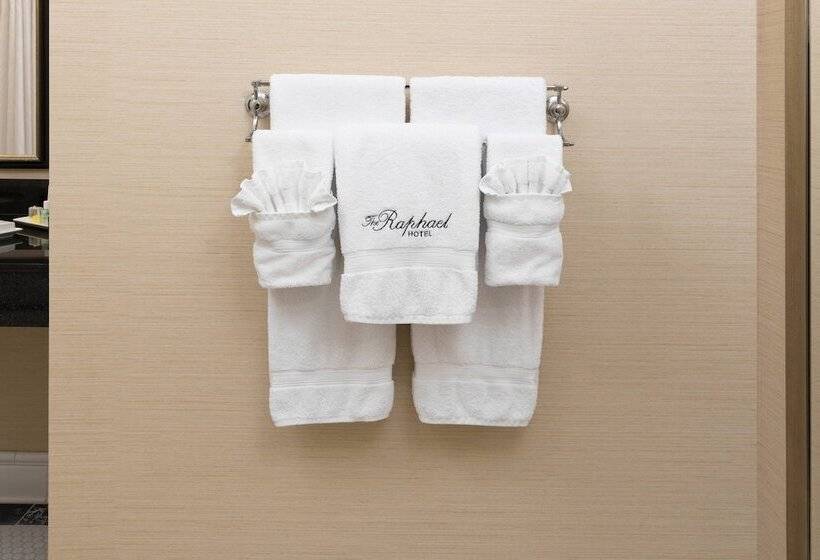 إستوديو قياسى سرير مزدوج, The Raphael Hotel, Autograph Collection