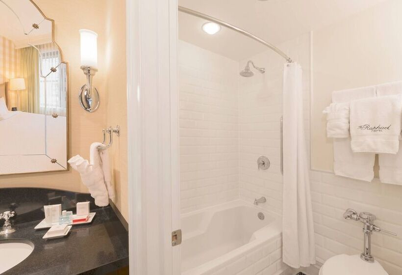 إستوديو قياسى سرير مزدوج, The Raphael Hotel, Autograph Collection