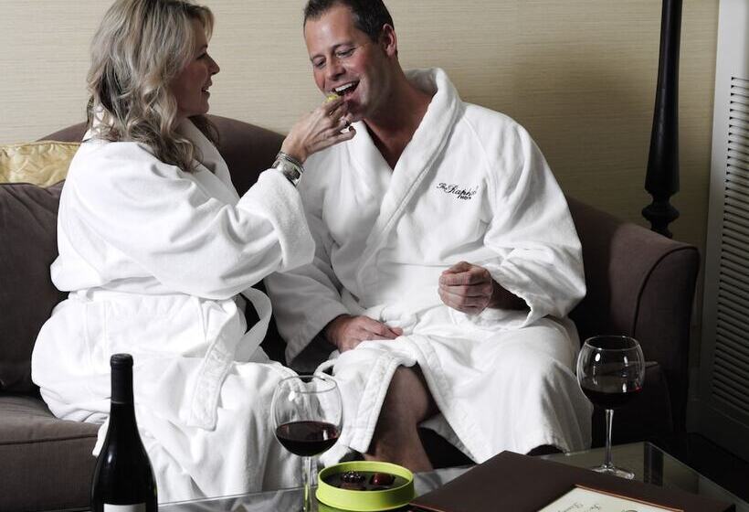 إستوديو قياسى سرير مزدوج, The Raphael Hotel, Autograph Collection