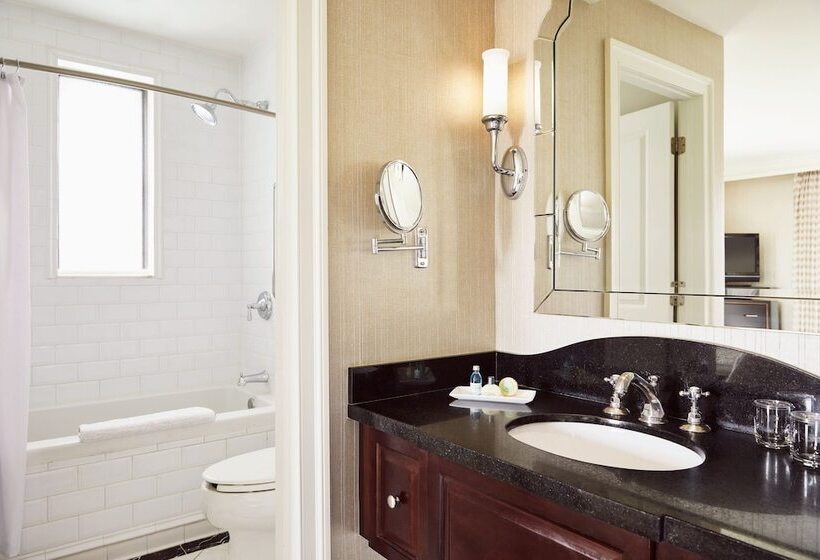 جناح, The Raphael Hotel, Autograph Collection