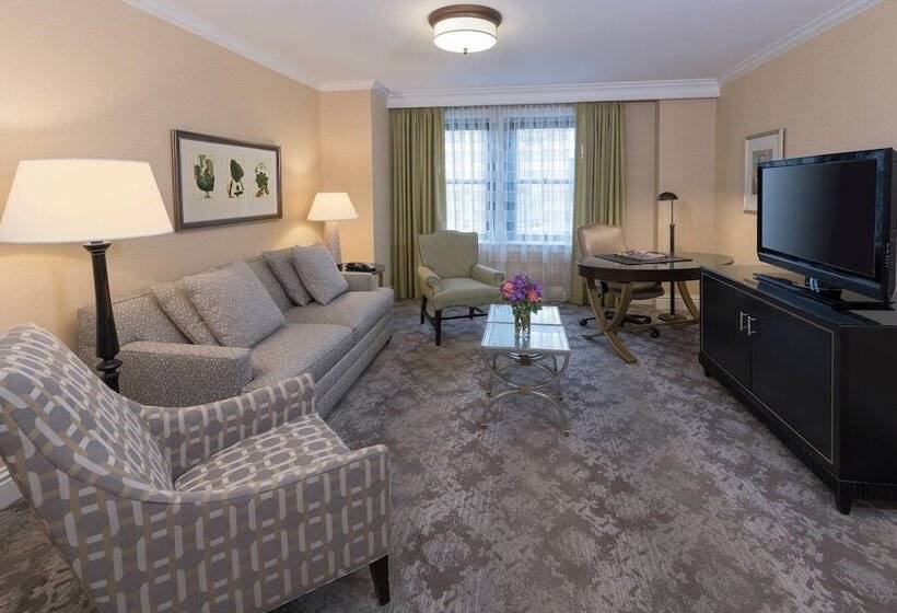 جناح, The Raphael Hotel, Autograph Collection