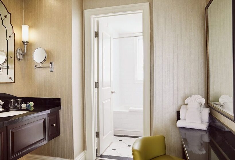 جناح, The Raphael Hotel, Autograph Collection