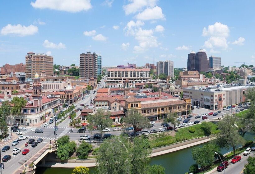 إستوديو قياسى سرير مزدوج, The Raphael Hotel, Autograph Collection