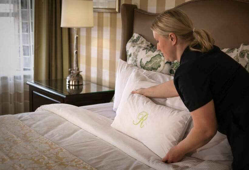 إستوديو قياسى سرير مزدوج, The Raphael Hotel, Autograph Collection