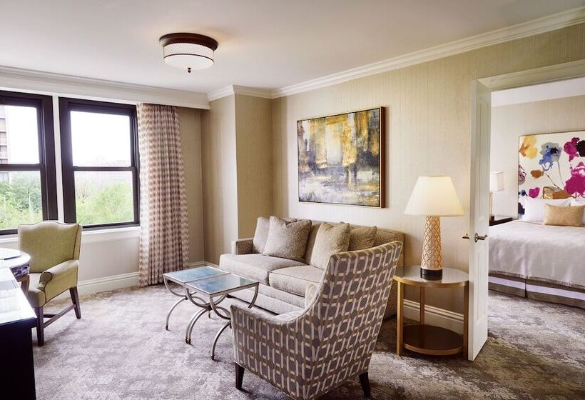 جناح, The Raphael Hotel, Autograph Collection