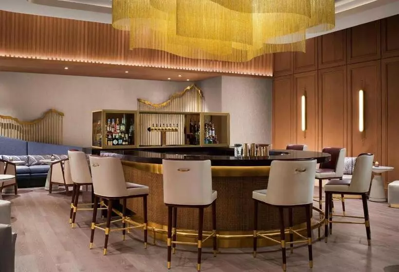 キングサイズベッドのクラブルーム, The Ritzcarlton, Naples