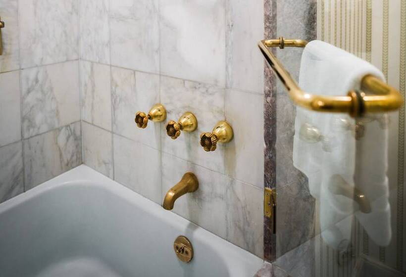 豪华房间, The Westgate