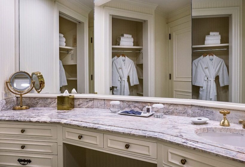 高级客房, The Westgate