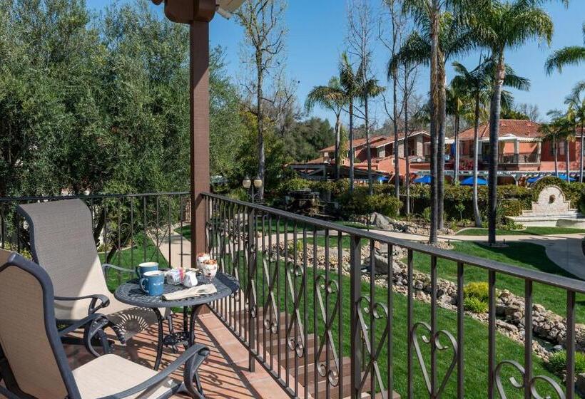 جناح, Westlake Village Inn