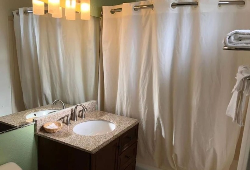 침실 2개 스위트, American Inn & Suites Lax