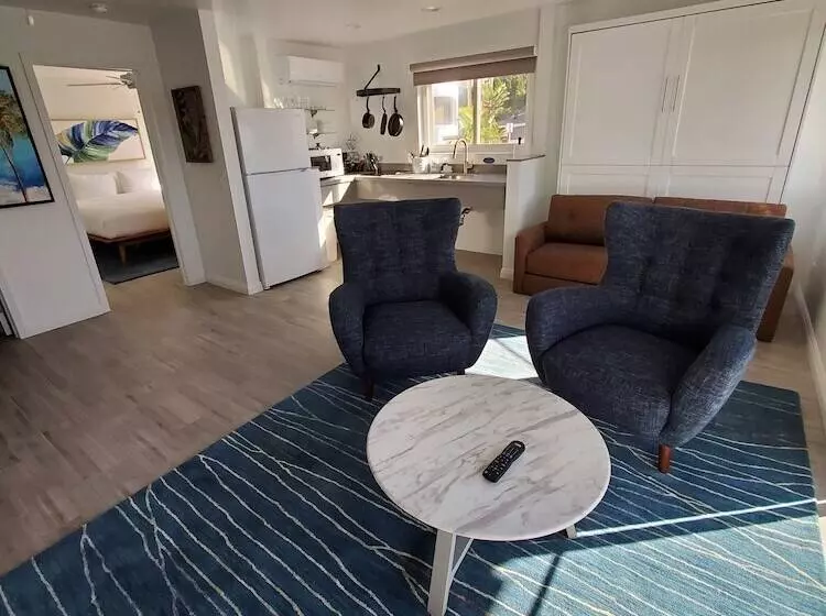 سوییت با چشم‌انداز جانبی دریا, Sea Horse Resort