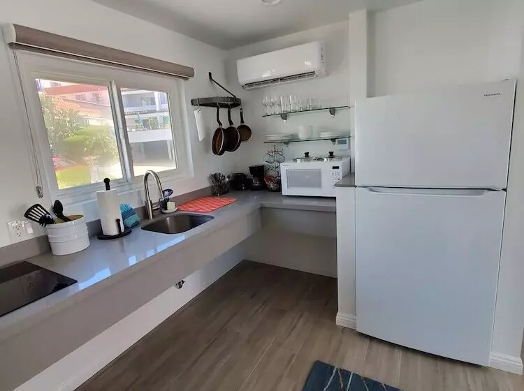 سوییت با چشم‌انداز جانبی دریا, Sea Horse Resort